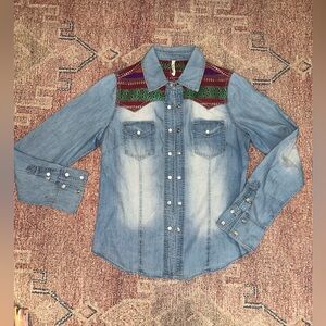 Love marks pearl button down western style lightweight 💯 cotton denim shirt